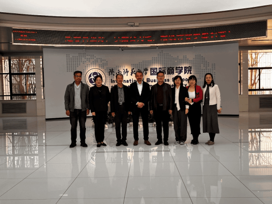 Mr. Veijo Kyösti, President of Finland's Cesim, Delivers Special Lecture on "AI-Empowered Business Simulation" at IBS